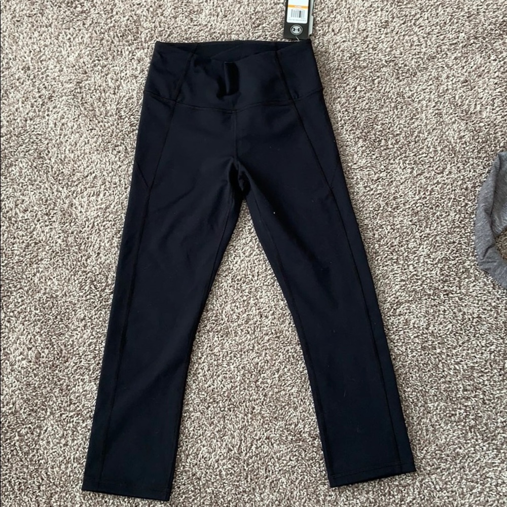 Under armour cropped black leggings